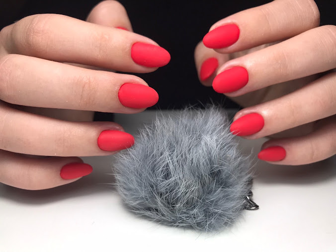 Czerwony manicure